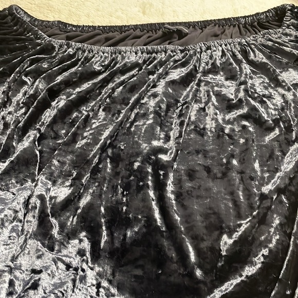 Ladies crushed velour top - Picture 5 of 5